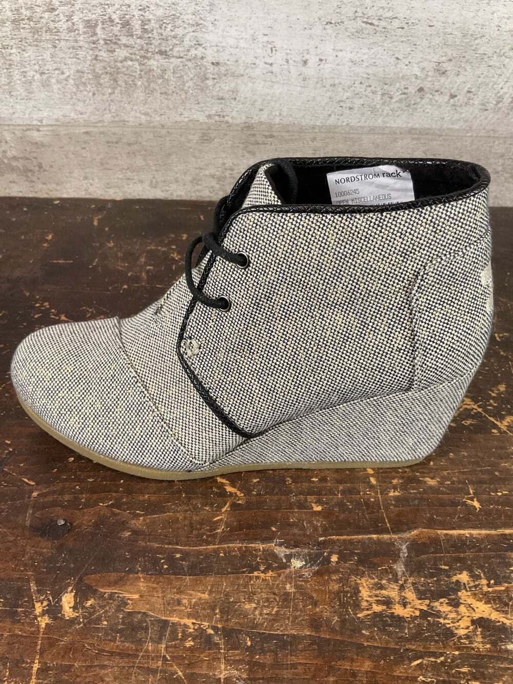 TOMS Women's Desert Wedge Gray Gold Metallic Linen Lace Up Booties